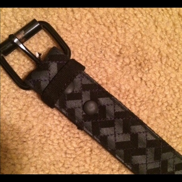Men's Black DC Belt. 41" long - Picture 4 of 4