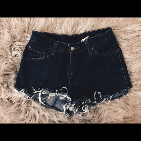 Levi's high waisted jean shorts - Picture 2 of 2