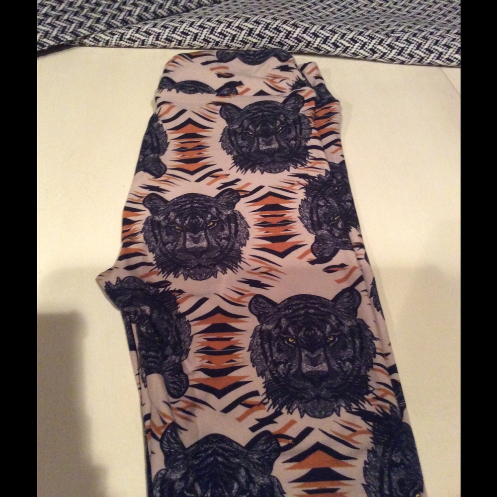 luLaRoe OS tiger leggings