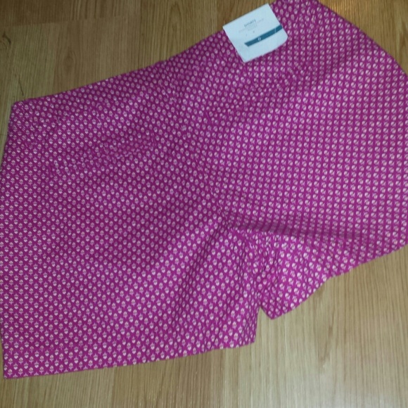 Old navy shorts - Picture 2 of 4