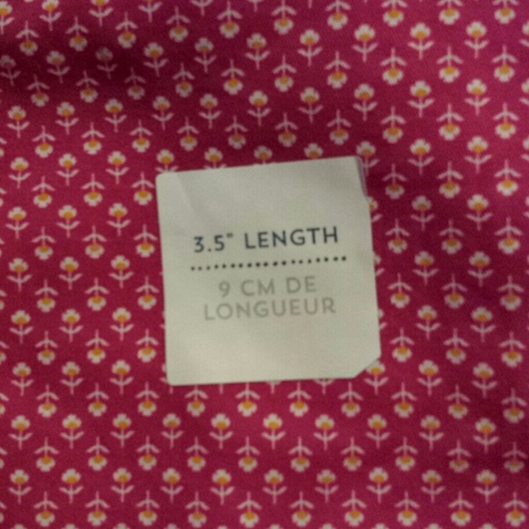 Old navy shorts - Picture 3 of 4