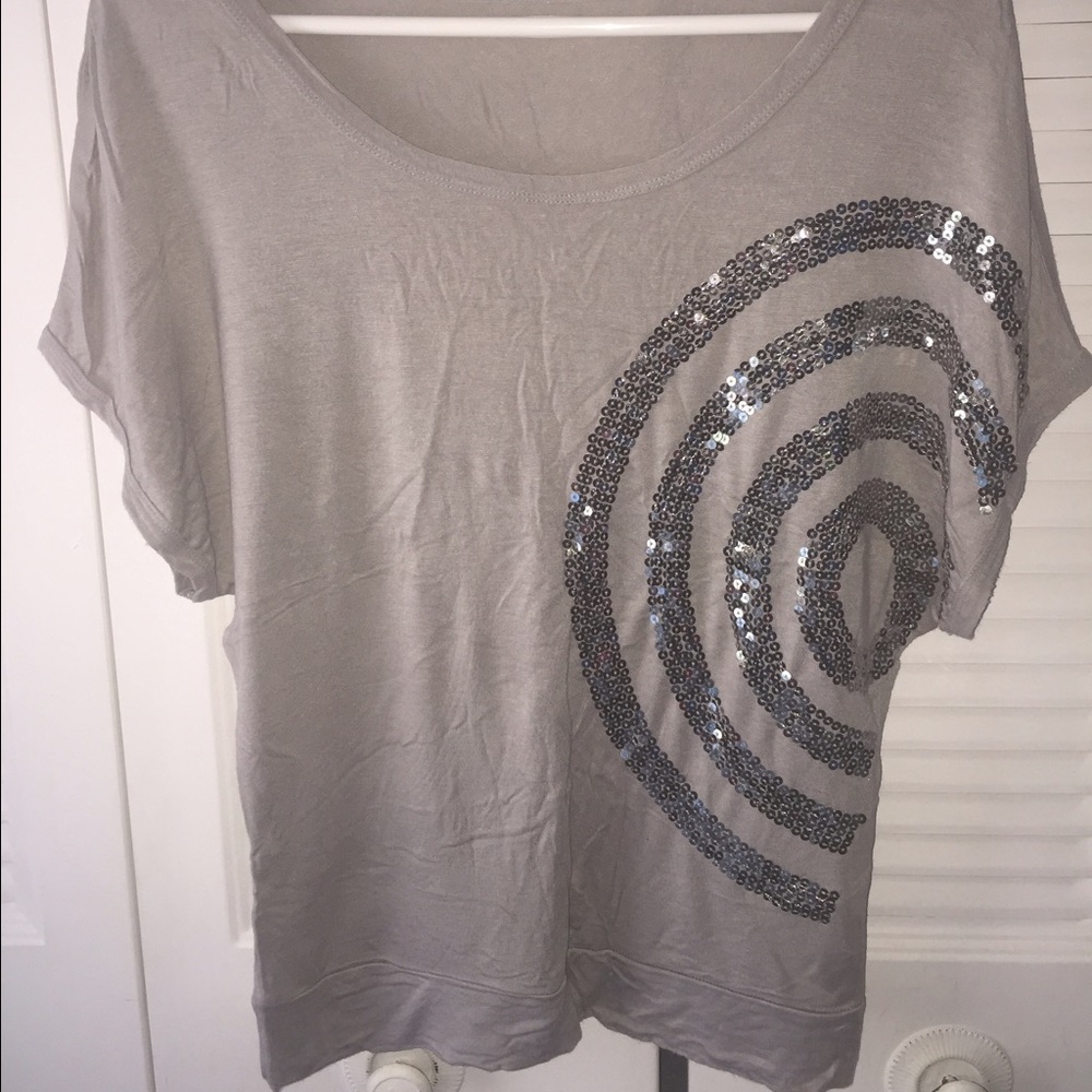 Sequins are back!! This is a beautiful t- shirt 😃