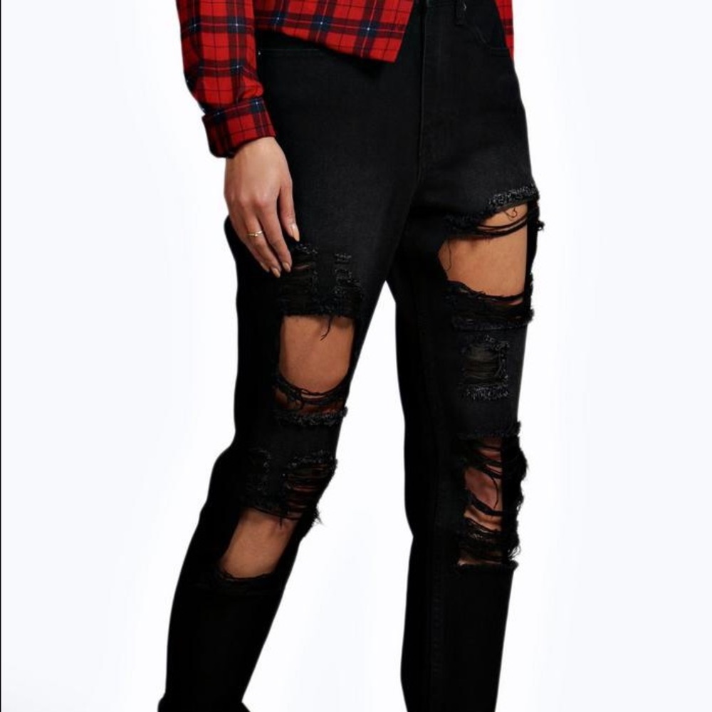 Black ripped mom jeans