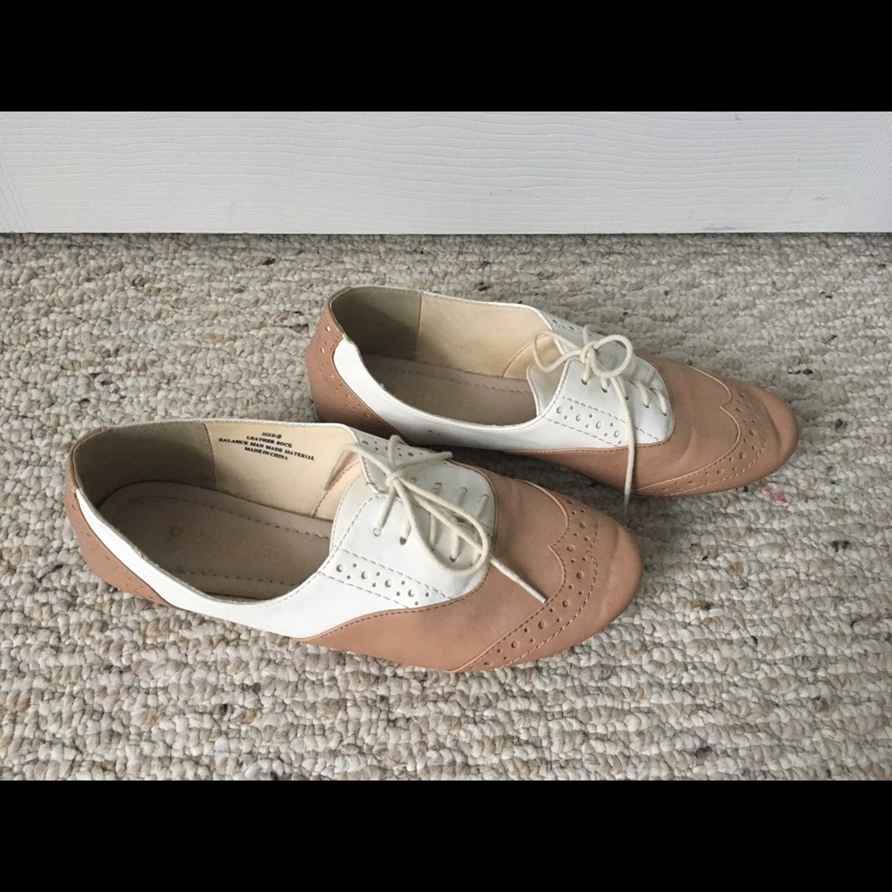 Ladies saddle shoes