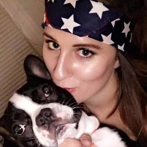 Meet your Posher, Caroline