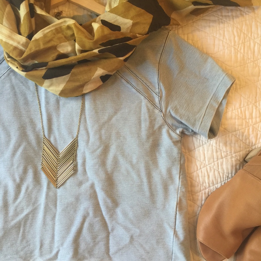 Super cute denim cropped shirt