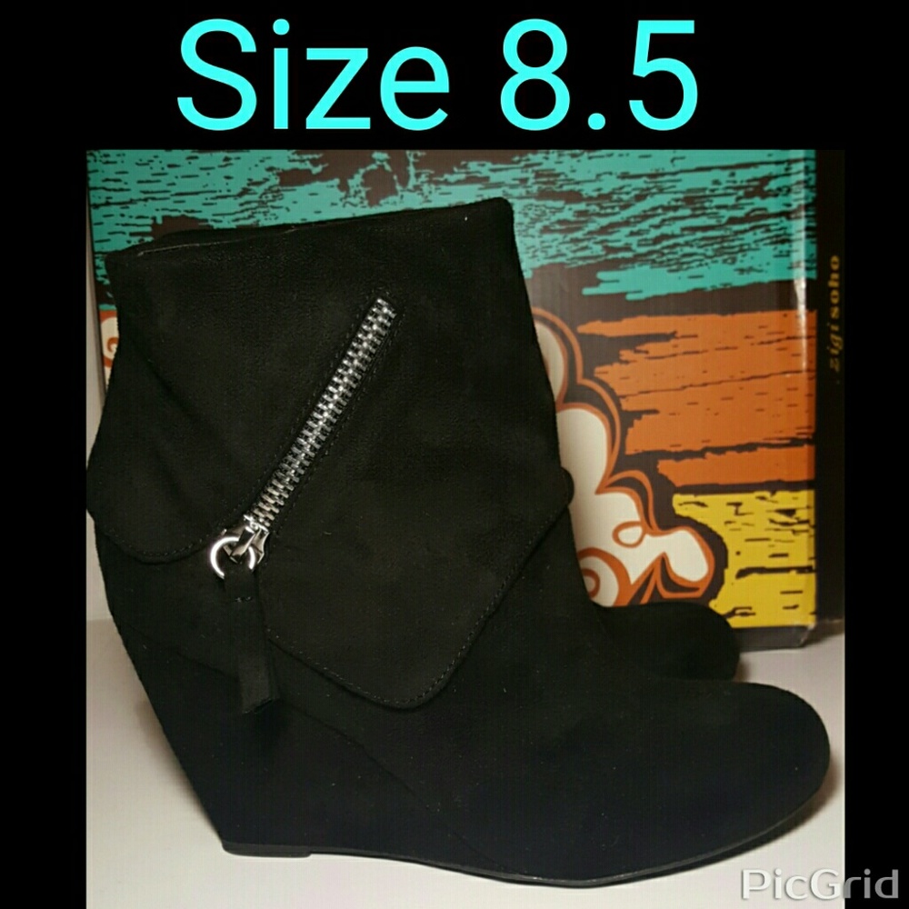 Sz 8.5 Black Ankle Boots