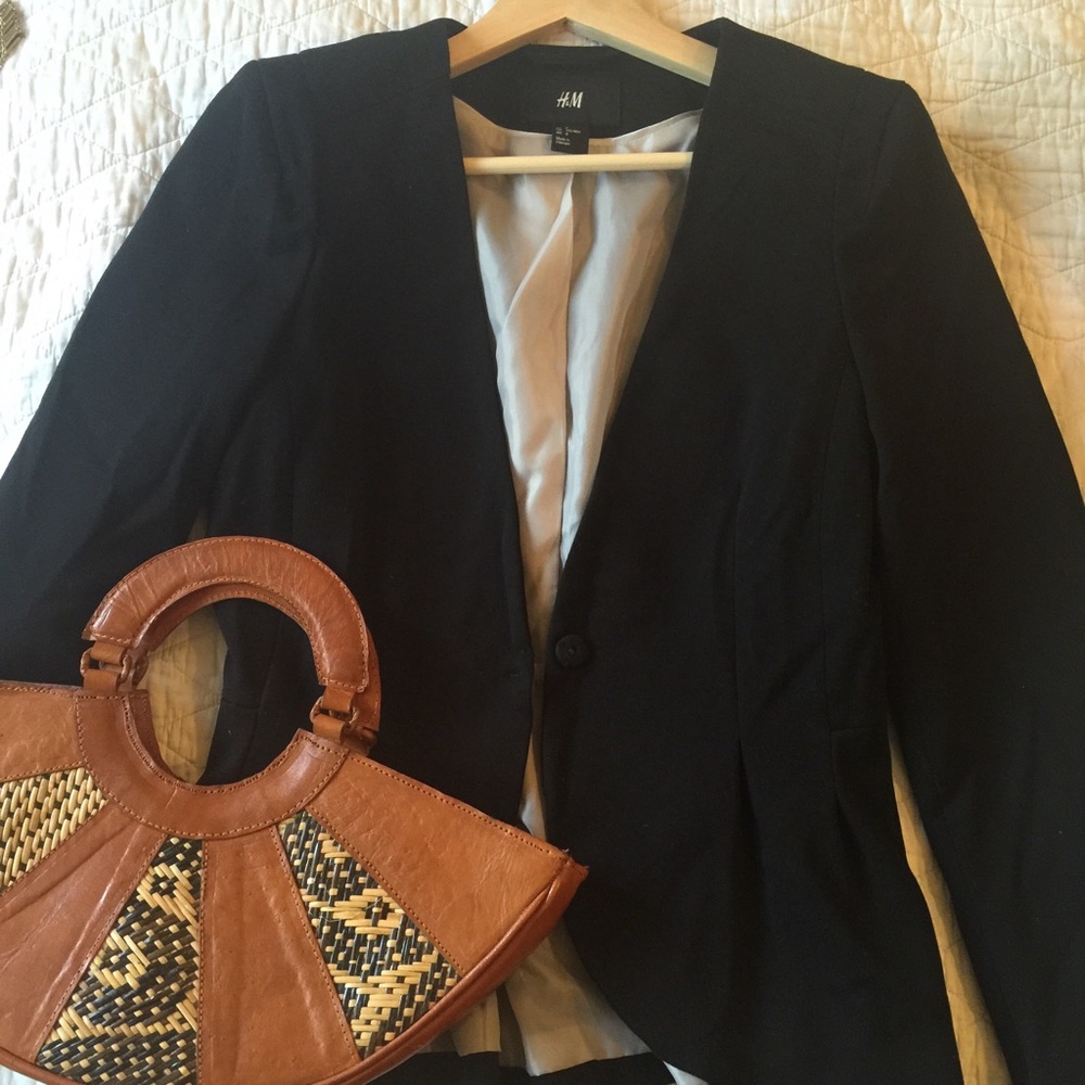 Black fitted blazer w/ one button