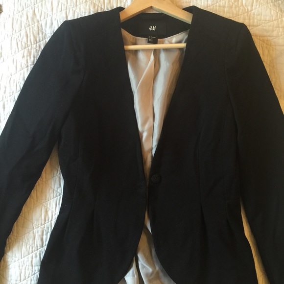 Black fitted blazer w/ one button - Picture 2 of 4