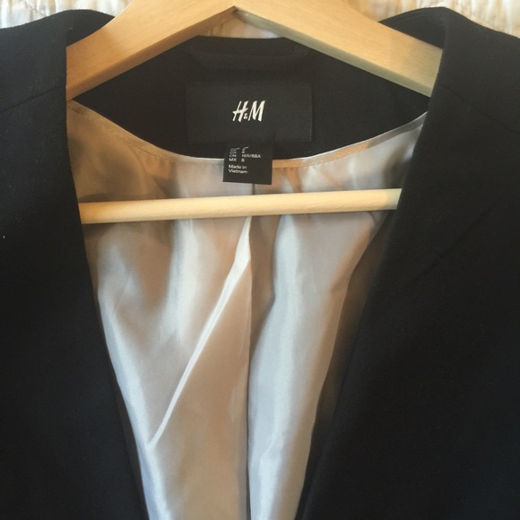 Black fitted blazer w/ one button - Picture 3 of 4