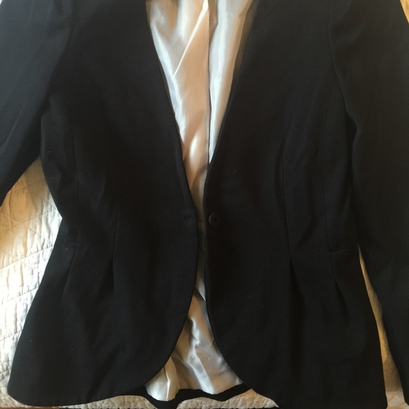 Black fitted blazer w/ one button - Picture 4 of 4