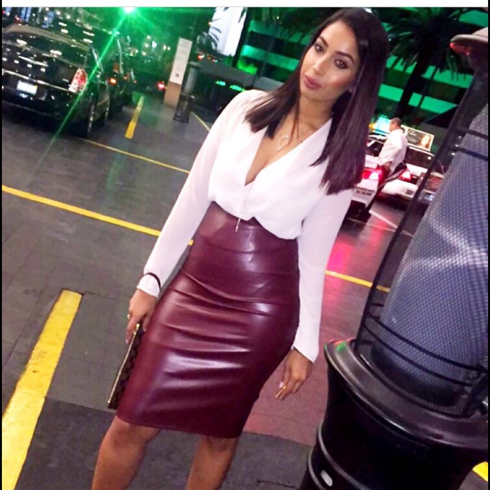 Burgundy faux leather pencil skirt