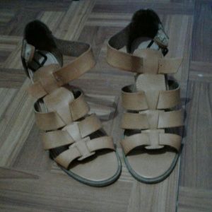 American Eagle heels