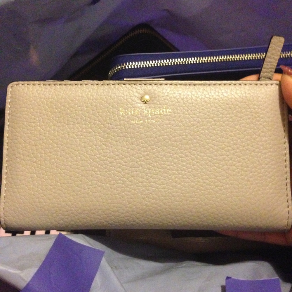 Kate spade Cobble Hill Stacy wallet 💕SALE💕