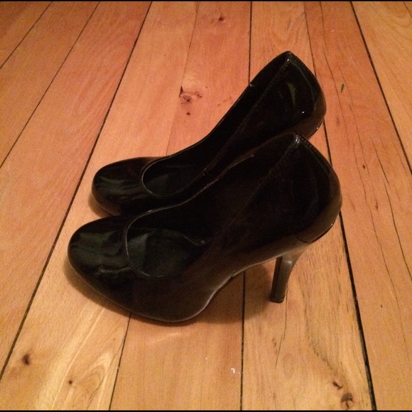 Simple black heel - Picture 2 of 4