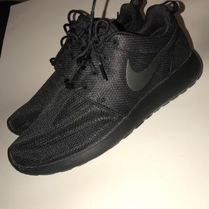 Nike Black Roshes