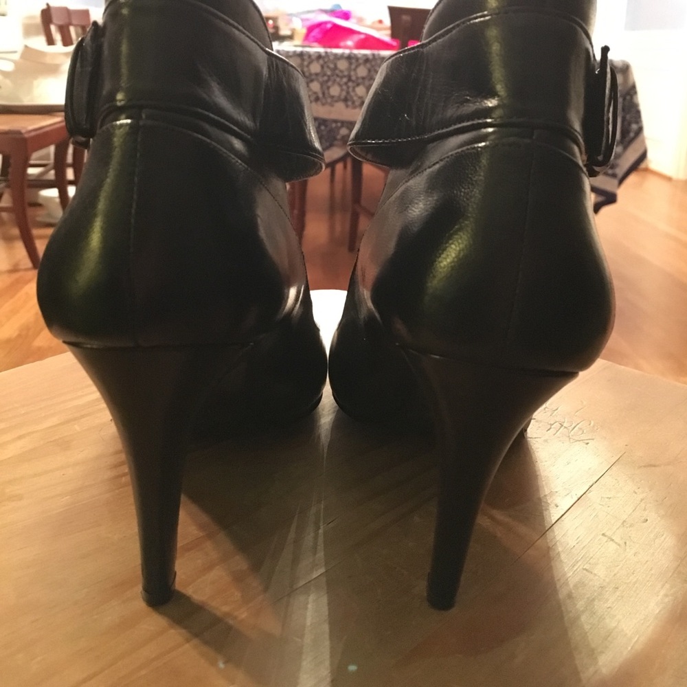 Nine West Leather ankle strap heels, super classy! - Picture 3 of 7