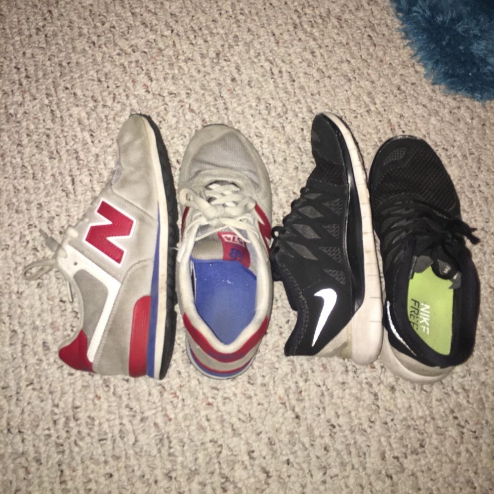 Tennis shoes