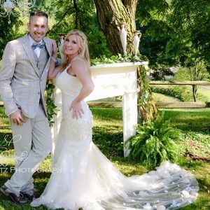 Stunning champagne wedding gown! Size 10/12