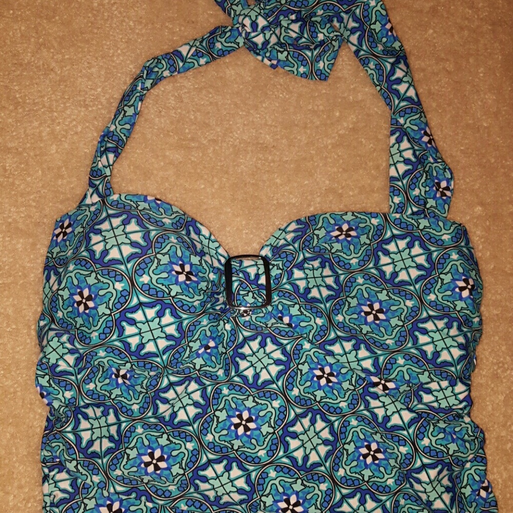 Swimsuit - Picture 2 of 3