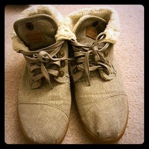 Toms fleece chukka boots women 7.5