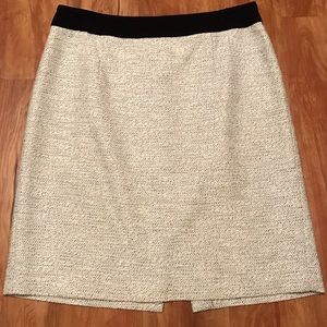 Grey tweed Banana Republic pencil skirt. Size 12.