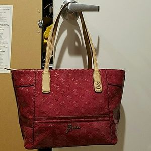Guess tote