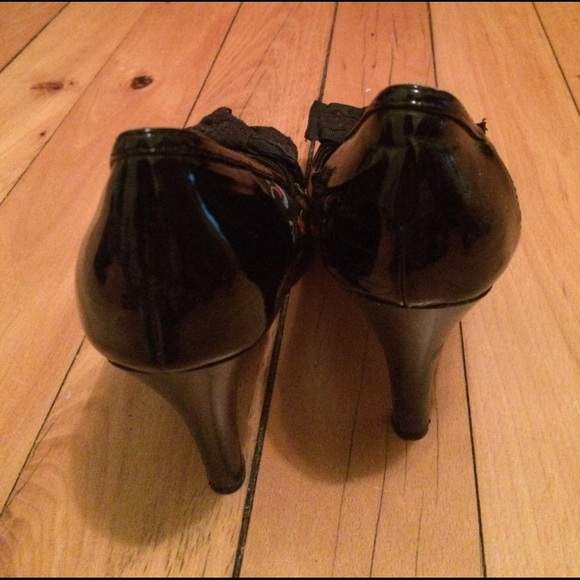 Cute black flowery heel - Picture 3 of 4