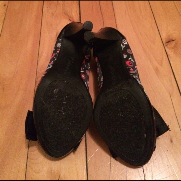 Cute black flowery heel - Picture 4 of 4