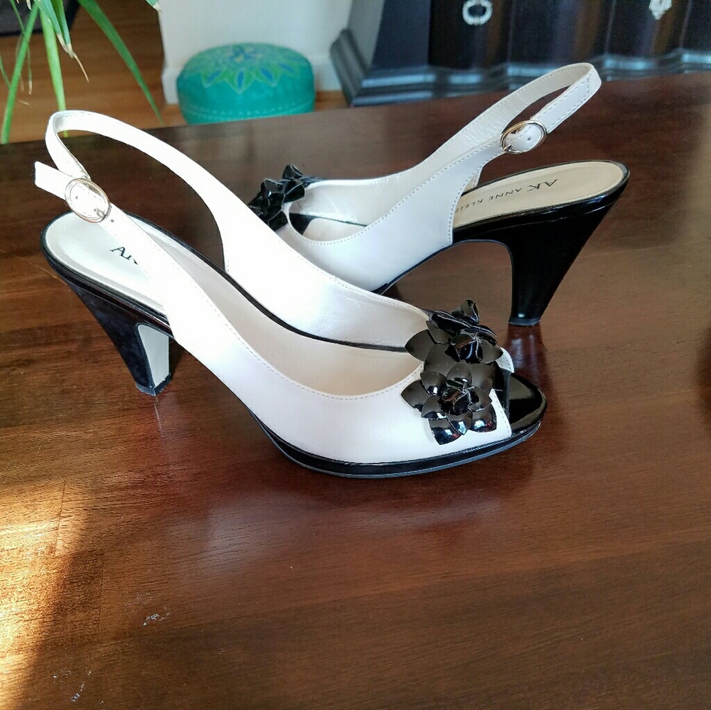 Anne Klein Black & Cream "Etta" Heels