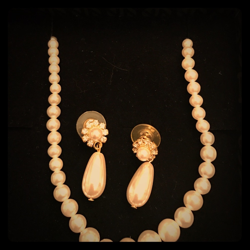 Pearl and diamond 💎 earrings