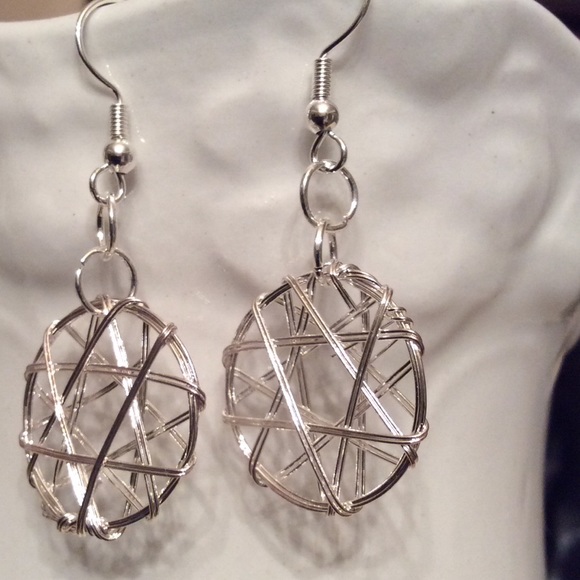 BOGO SALE 🎉 Wire Wrapped Earrings - Picture 2 of 2