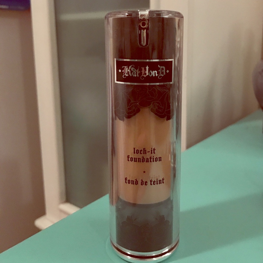 Kat Von D Lock It Foundation in Light 48