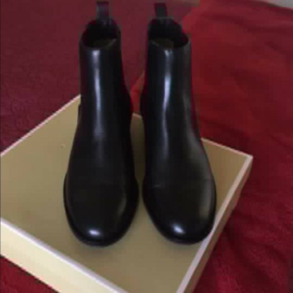 Micheal Kors Boots