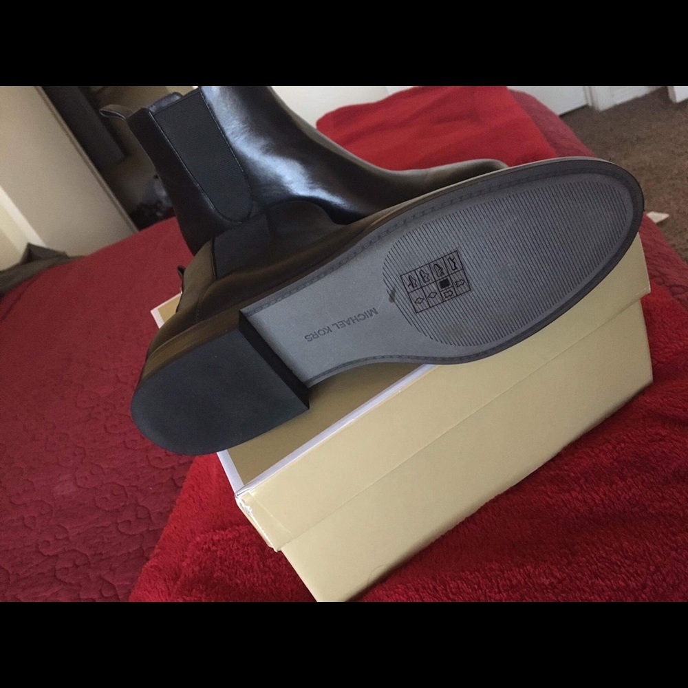 Micheal Kors Boots - Picture 2 of 3