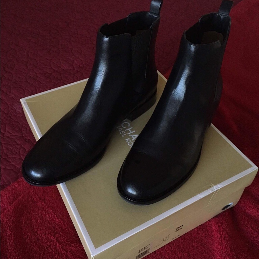 Micheal Kors Boots - Picture 3 of 3