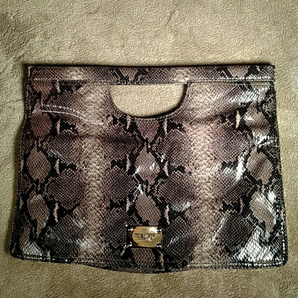 NEW Nine West Black & Gray Snakeskin Clutch - Picture 2 of 6