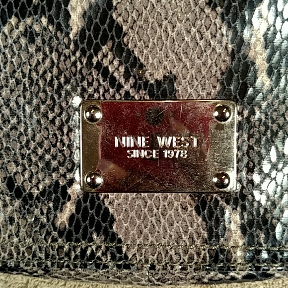 NEW Nine West Black & Gray Snakeskin Clutch - Picture 5 of 6