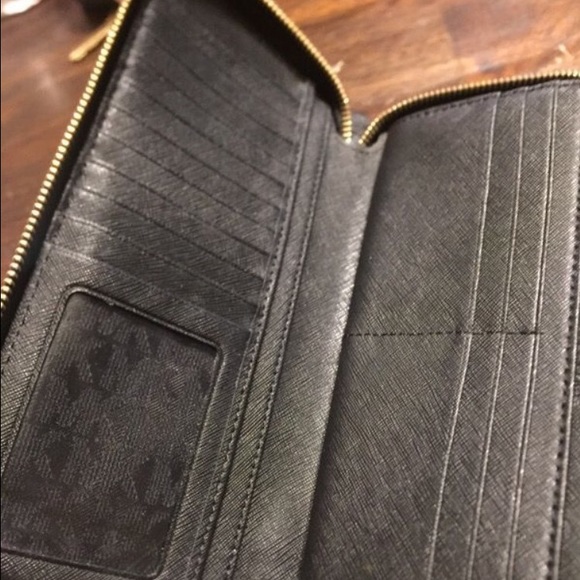 Michael Kors Wallet - Picture 2 of 3