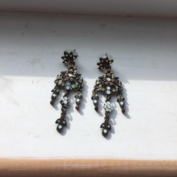Vintage Jewelry - lovely Cinderella crystal earrings