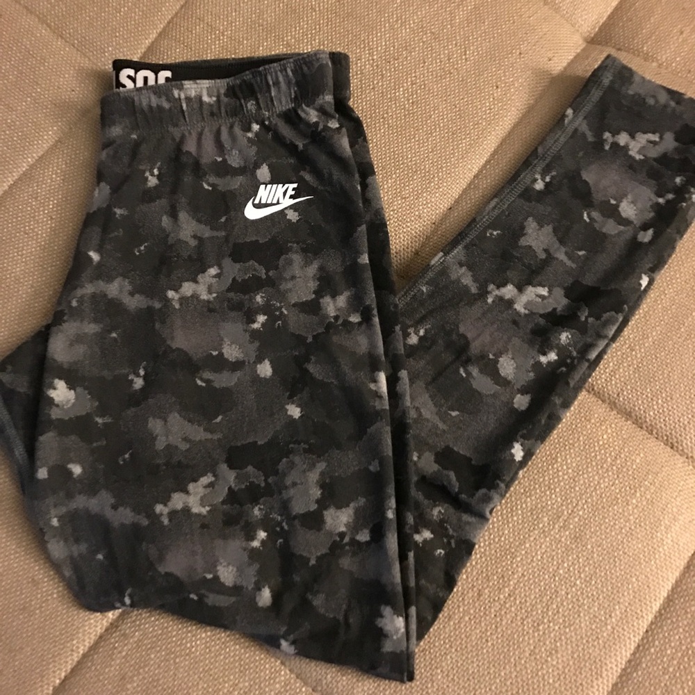 Nike Leg-a-see running tights. Like new! - Picture 2 of 3