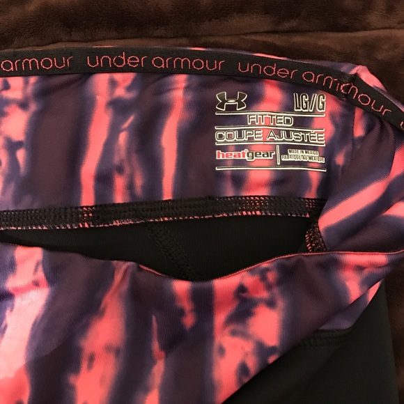 Under armor black crops - Picture 2 of 3