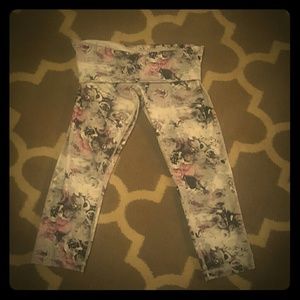 Lululemon wunder under roll down crops