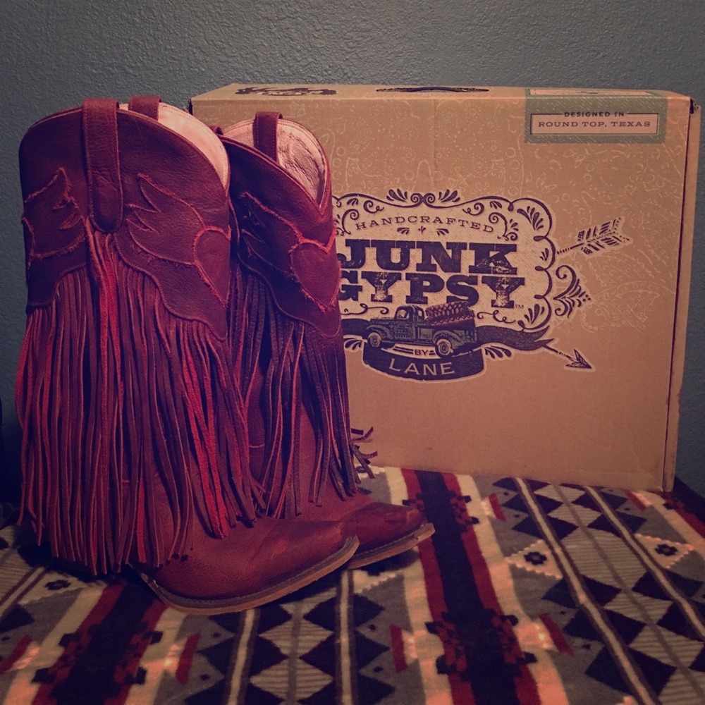 Junk Gypsy CUTE 7.5 red fringe roach killer boots!