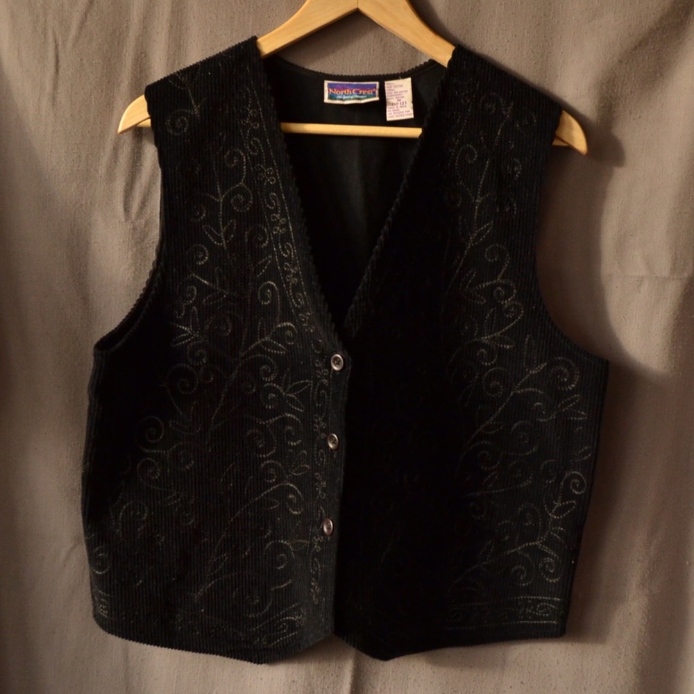 Women's Corduroy Embroidered North Crest Vest, M