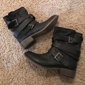 Mossimo Slip on combat style boots