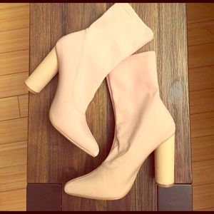 Cape Robin Stretchy "Sock" Boots