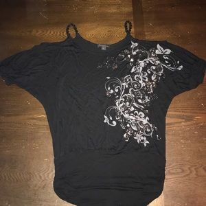 Cold shoulder, banded bottom