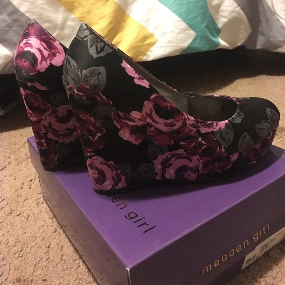 Floral wedges