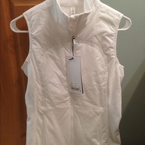 Lululemon Run For Cold Vest - Size 6. NWT.